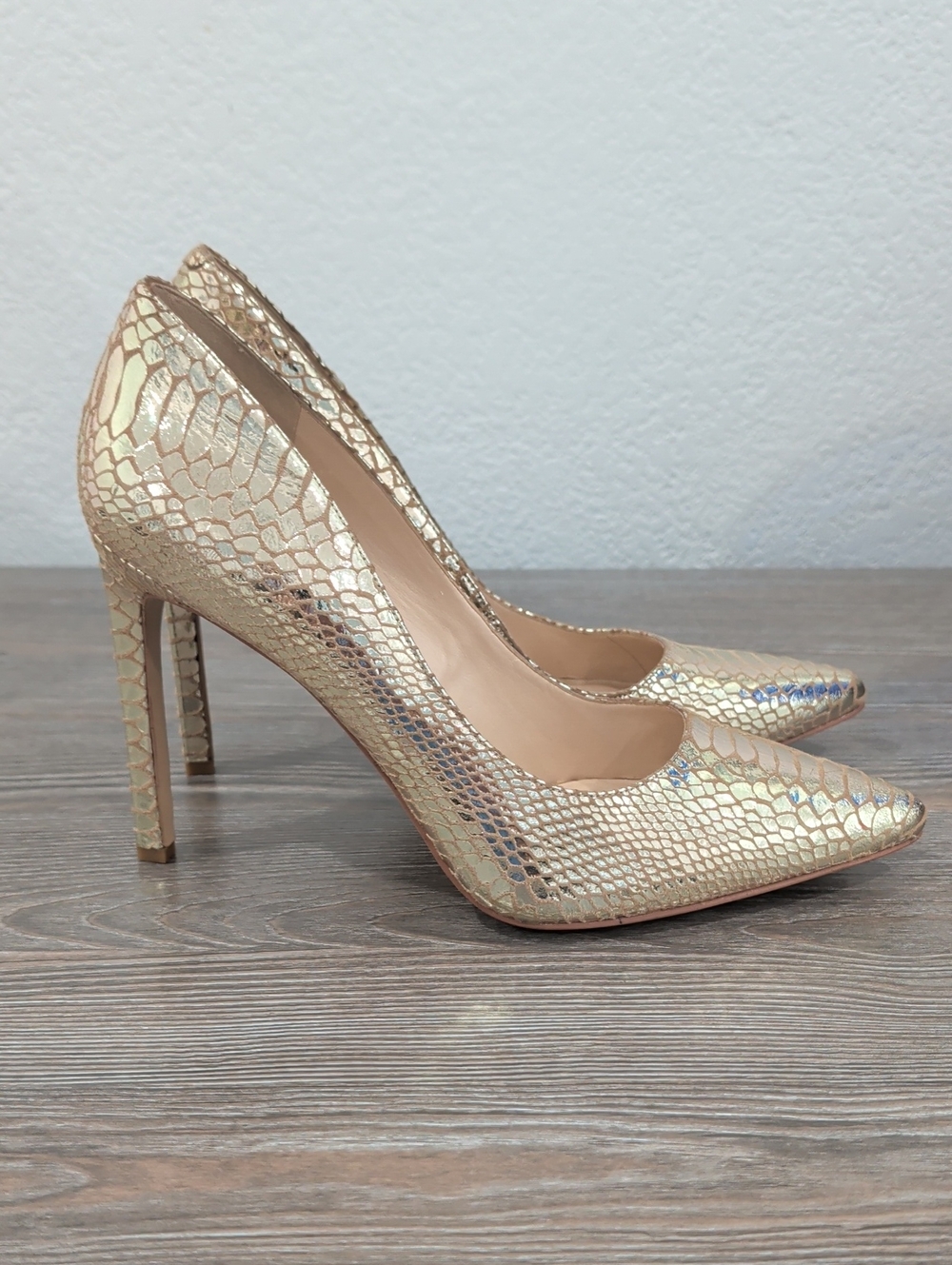 Near New Nine West TATIANA Gold Metallic Leather Croc Embossed Stiletto Heels 11 - Picture 4 of 15